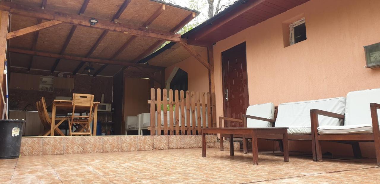 Casa De Vacanta Emd Eselnita Exterior foto